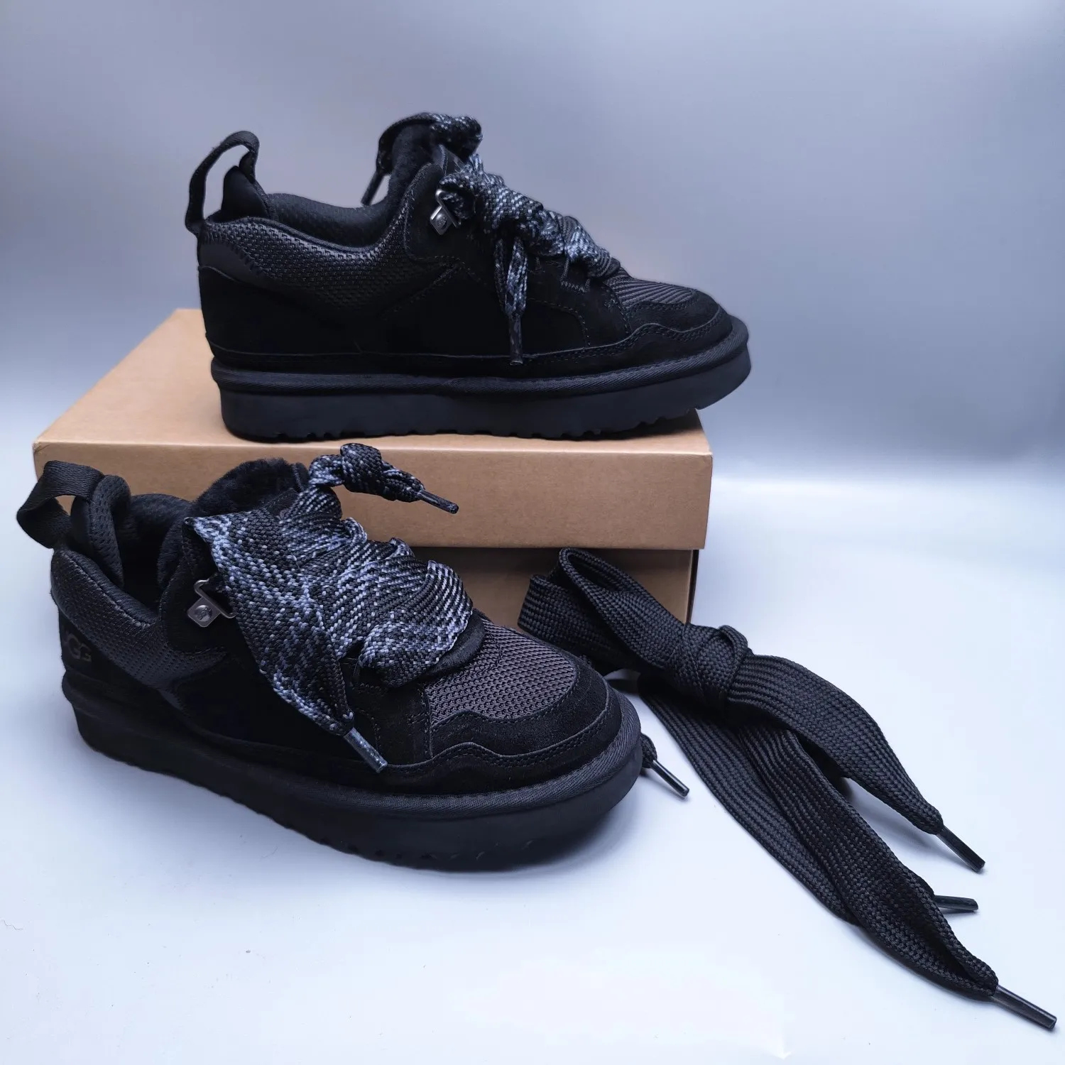 💰640 UGG sheepskin all-in-one snow boots 4032 couple mesh sports and leisure style color: sand black chestnut gray walnut antelope brown white code number: 35-45?